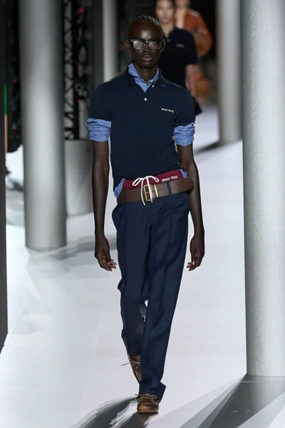 Look 10